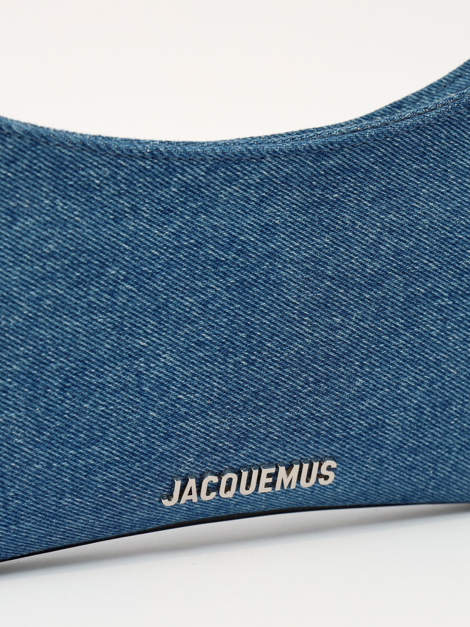 Jacquemus Le Bisou  4