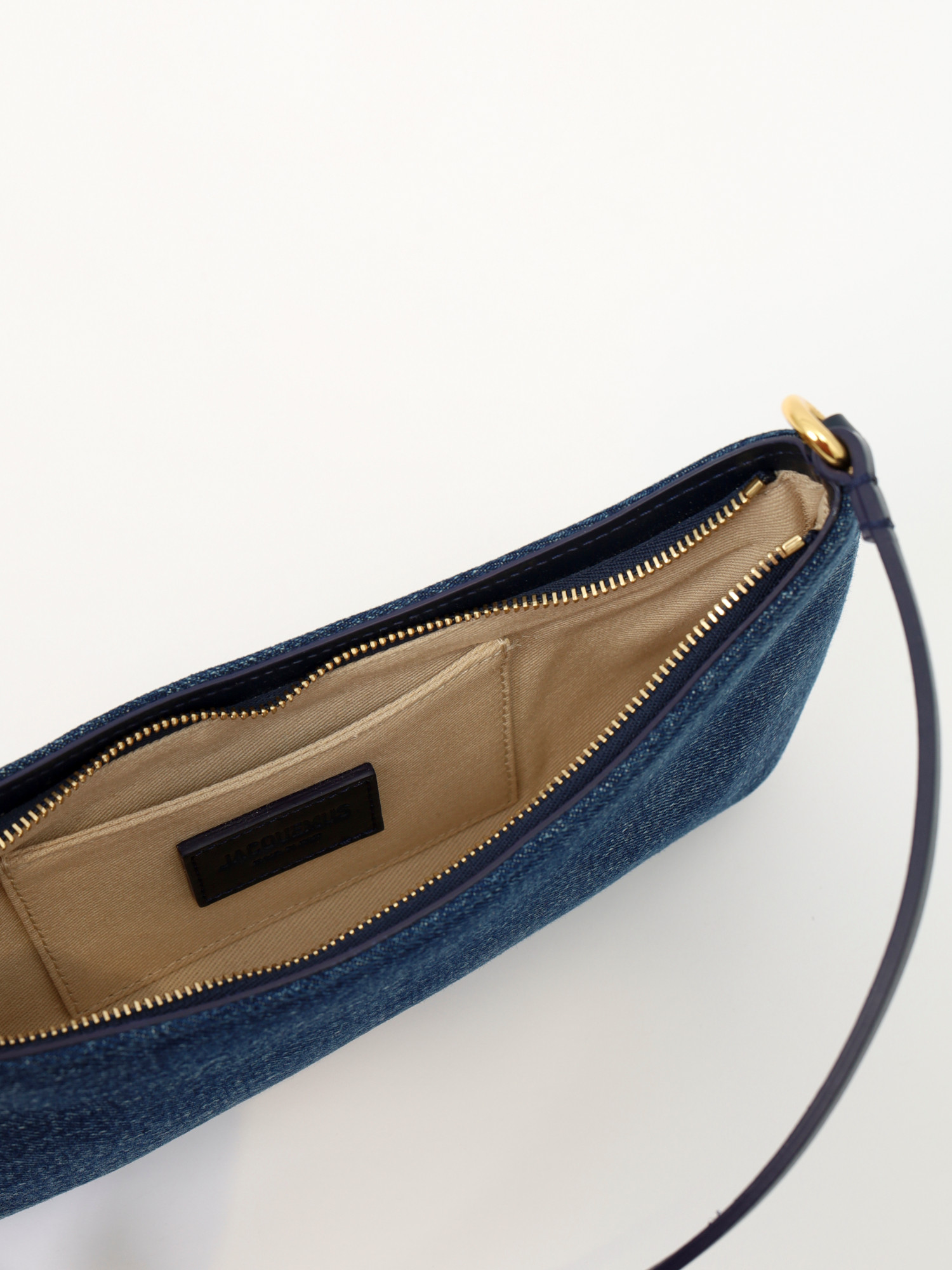 Jacquemus Le Bisou  8