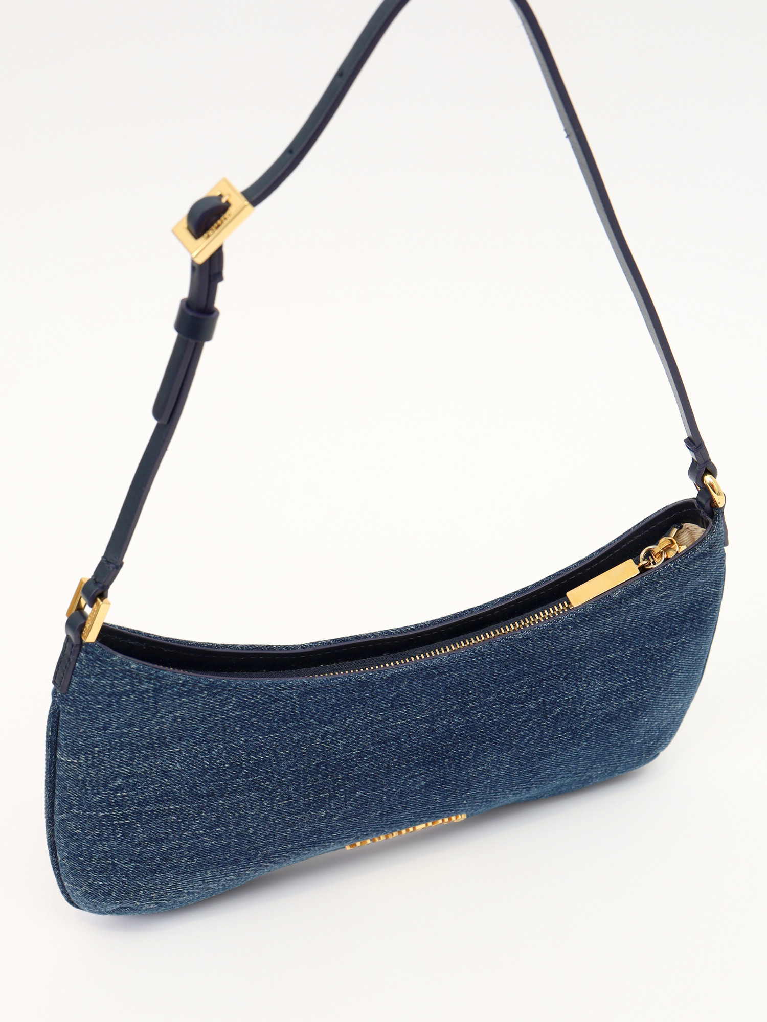 Jacquemus Le Bisou  4