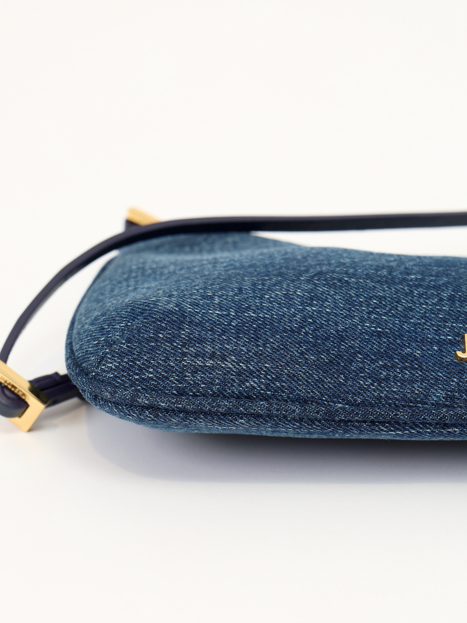 Jacquemus Le Bisou  6