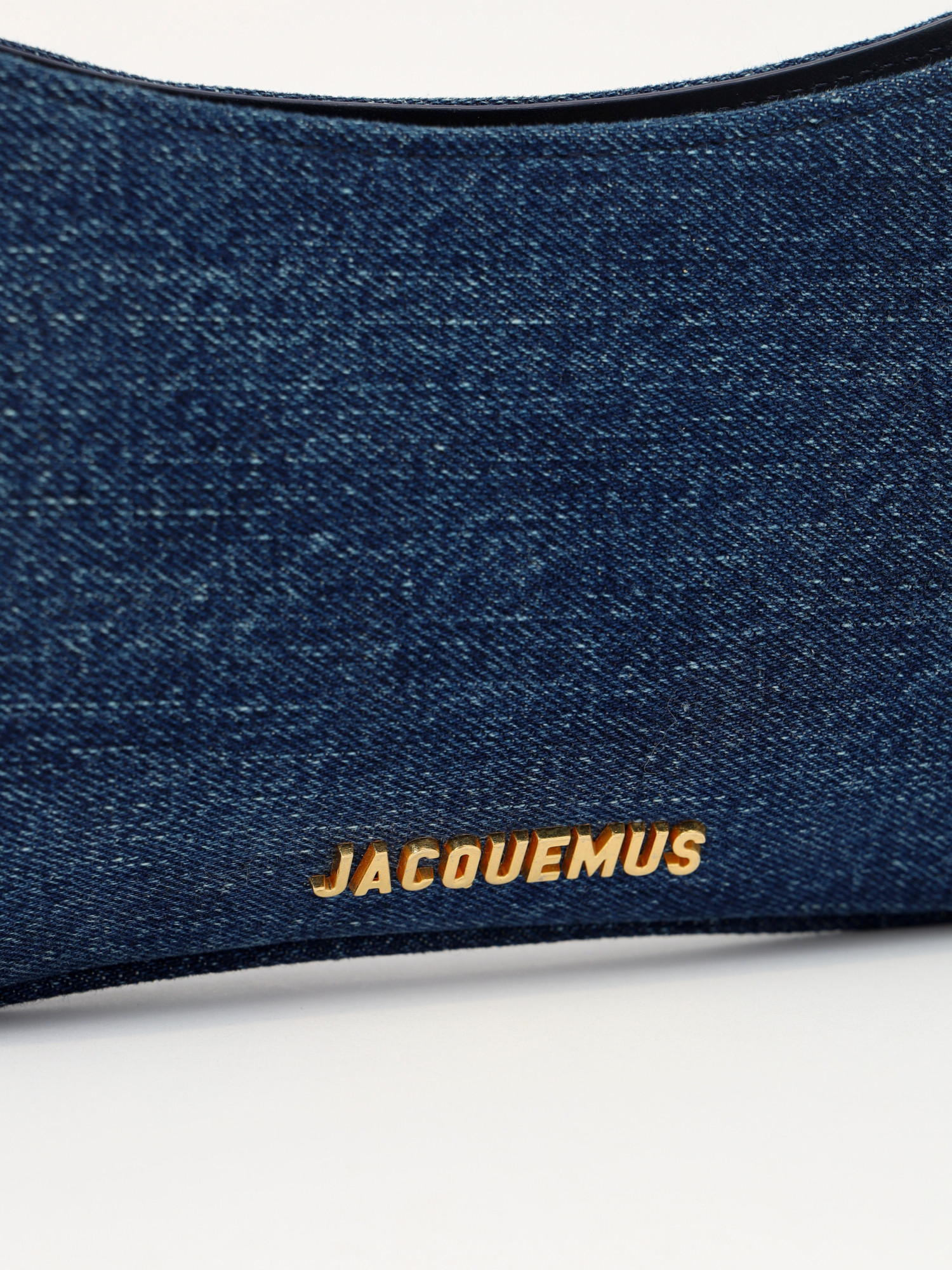 Jacquemus Le Bisou  5