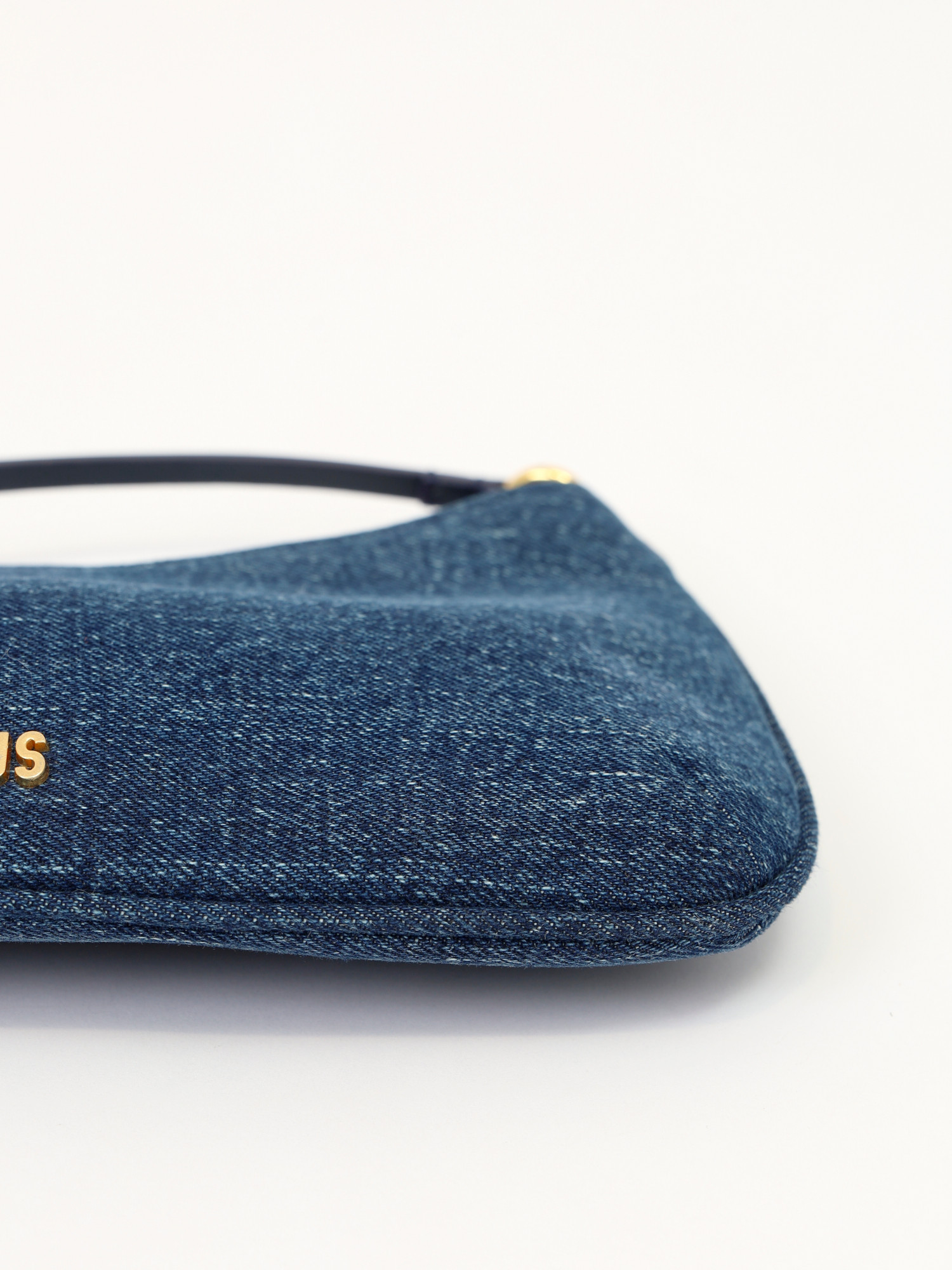 Jacquemus Le Bisou  7