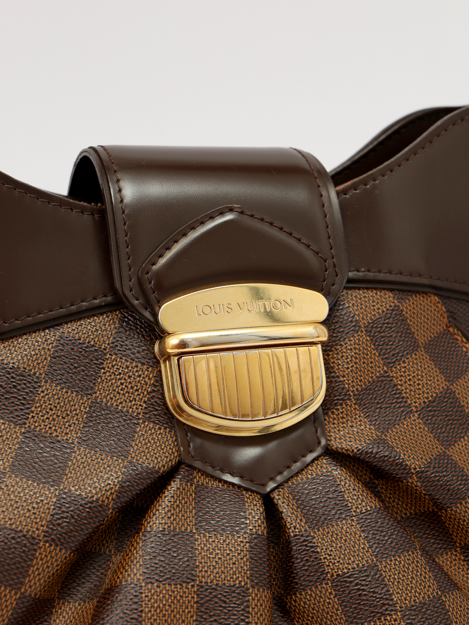 Louis Vuitton Sistina 4