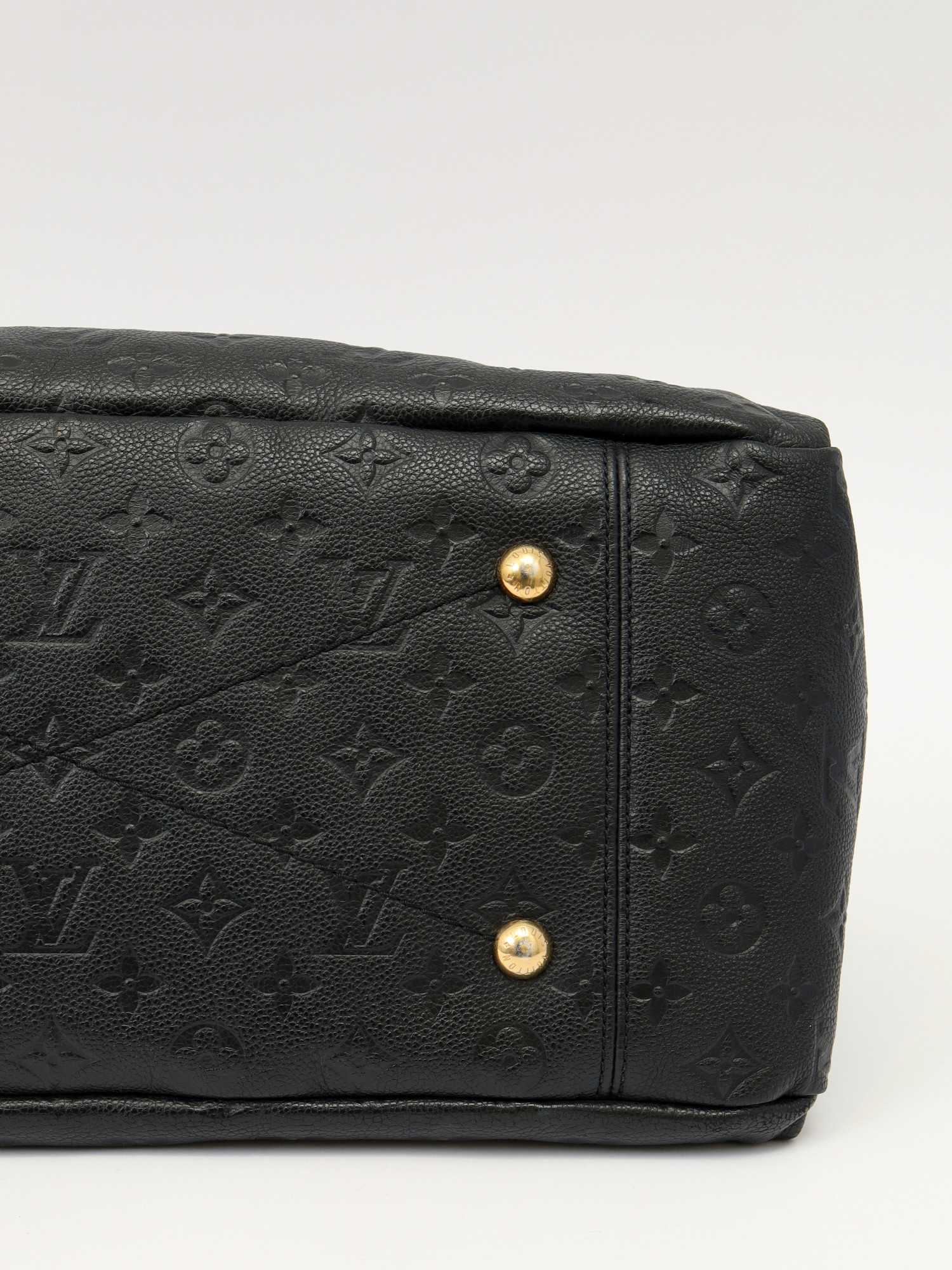 Louis Vuitton Artsy 8