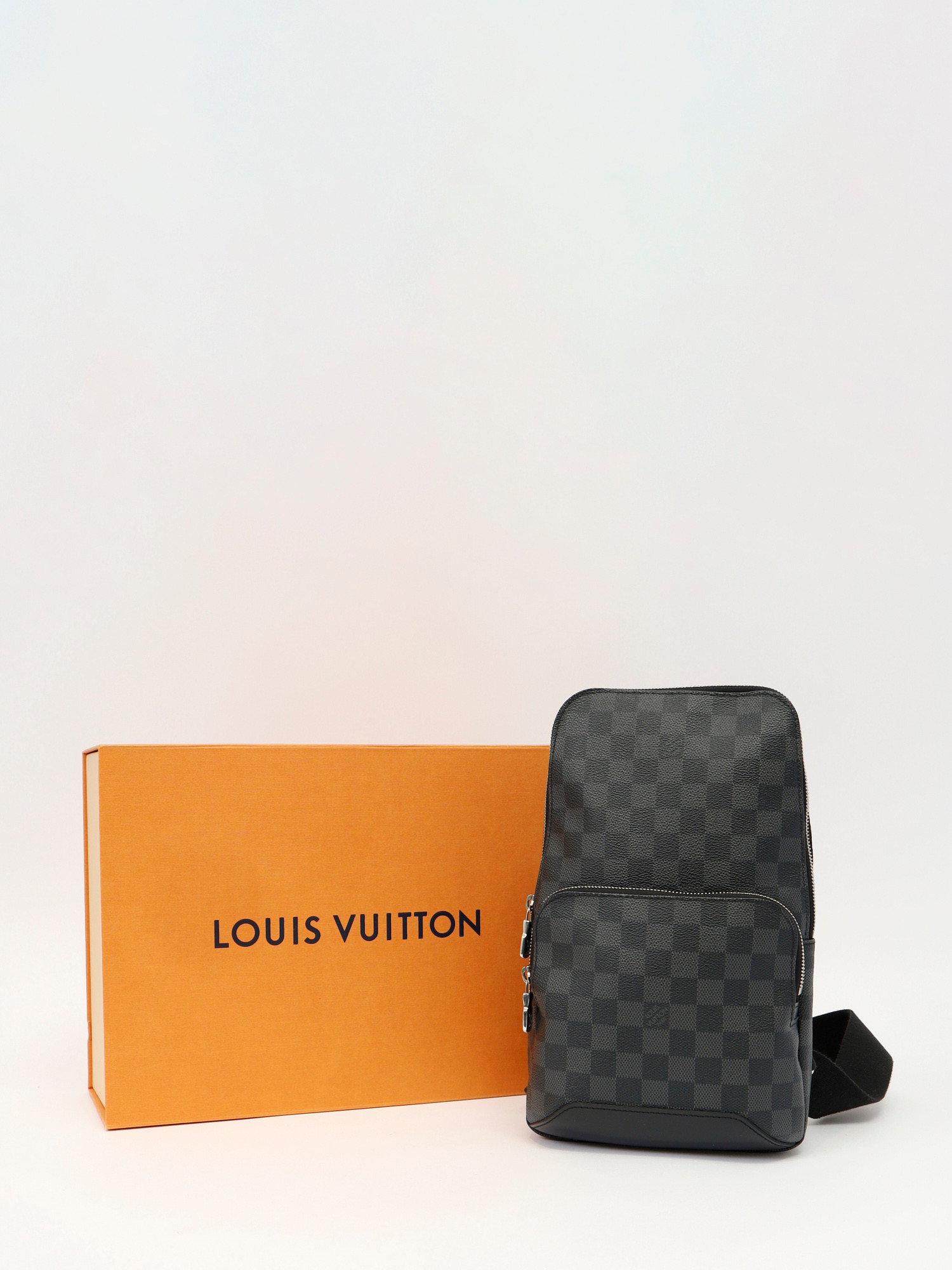 Louis Vuitton Avenue 4