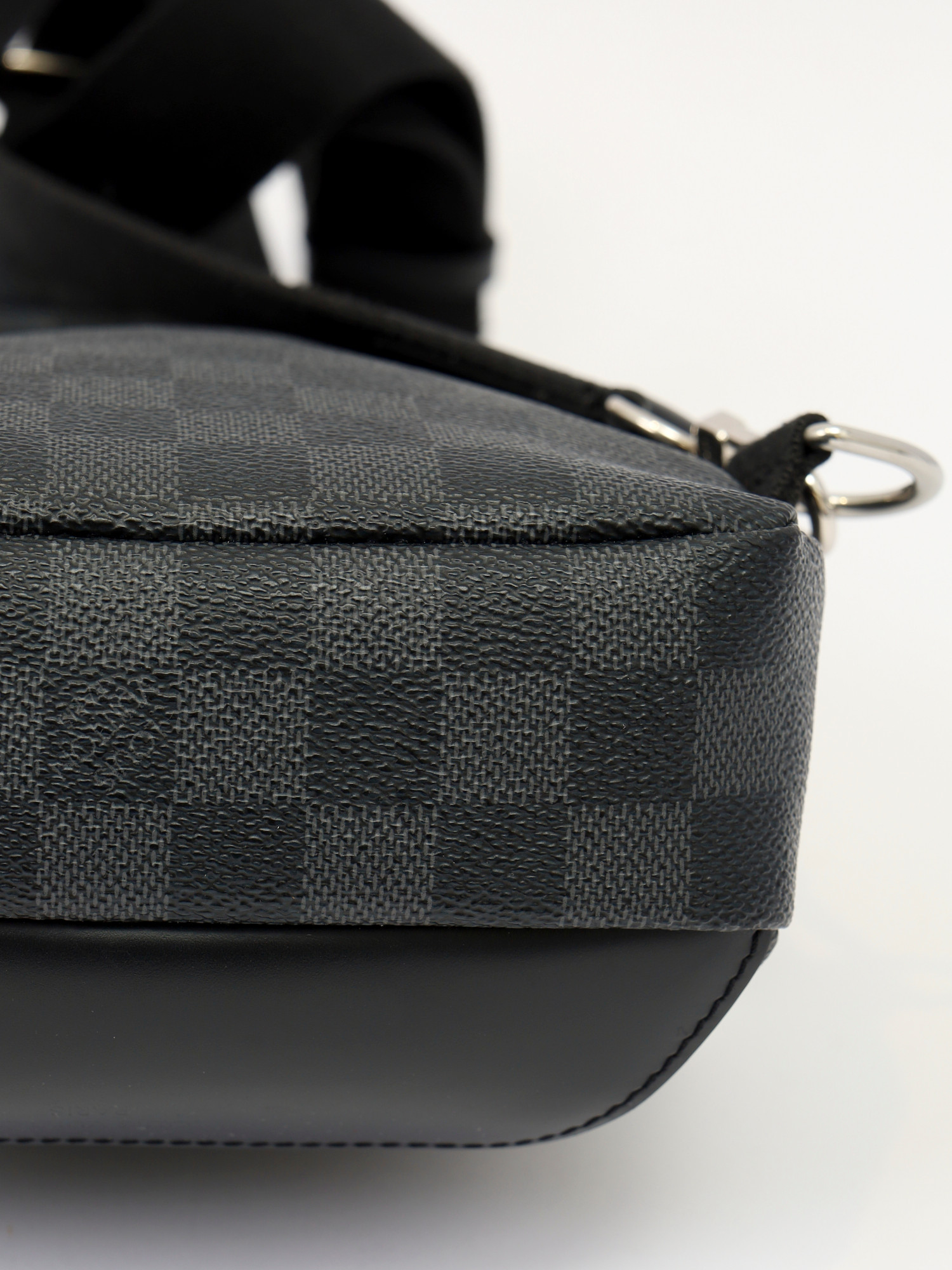 Louis Vuitton Avenue 9