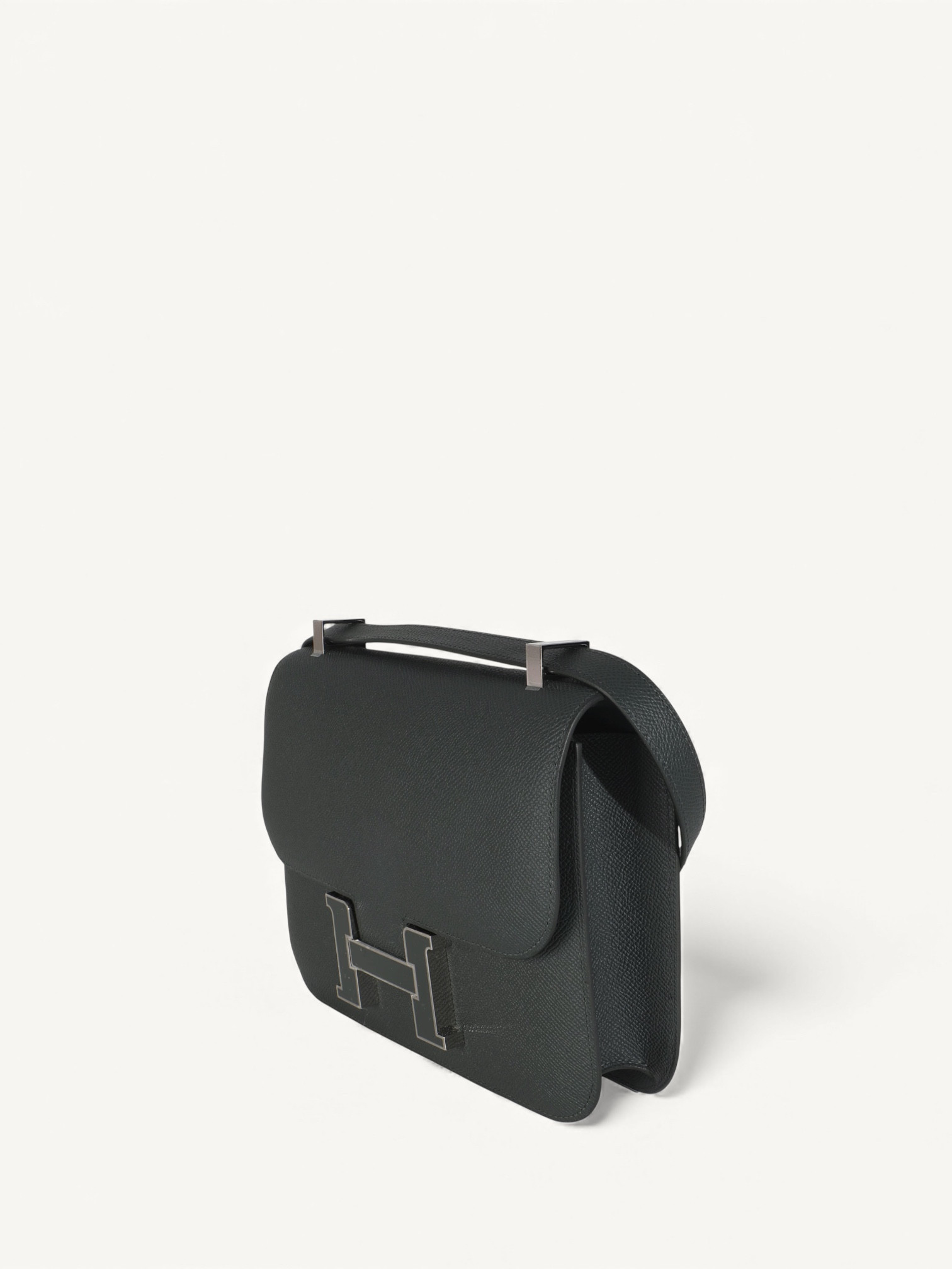 Hermes Constance 18 2