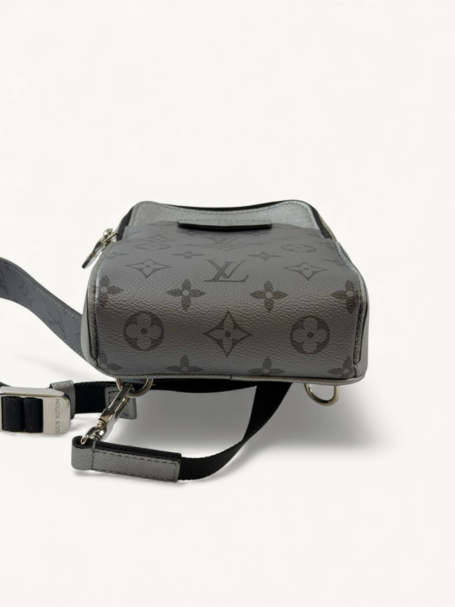 Louis Vuitton Outdoor Sling 3