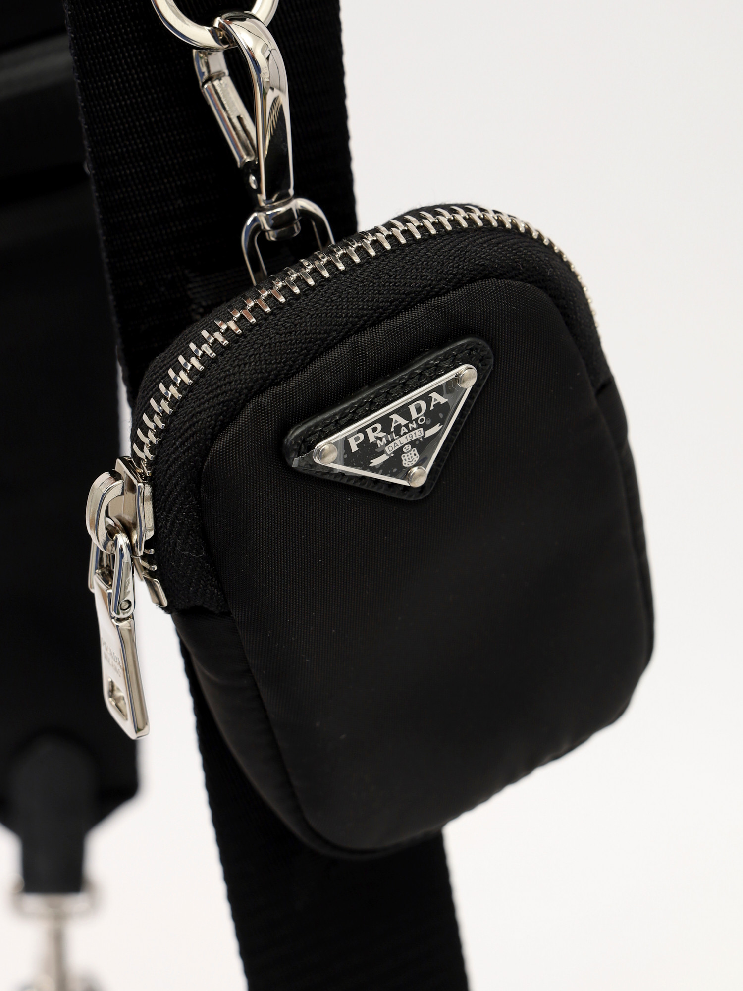 Prada Re-Edition 2005 9