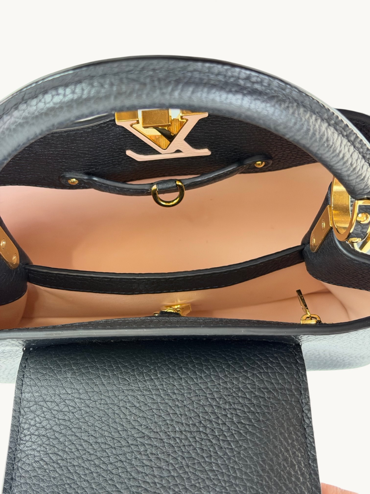 Louis Vuitton Capucines 7