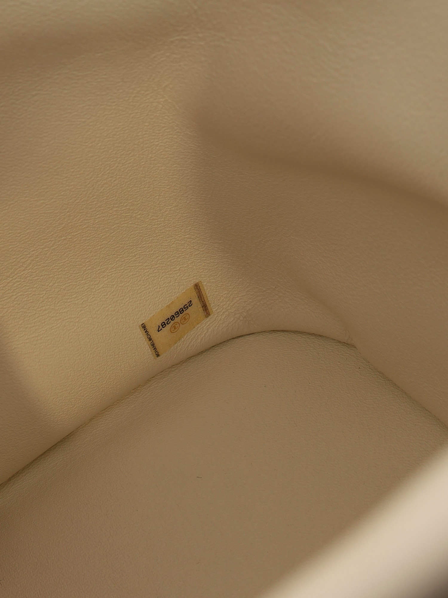 Chanel Business Affinity 10