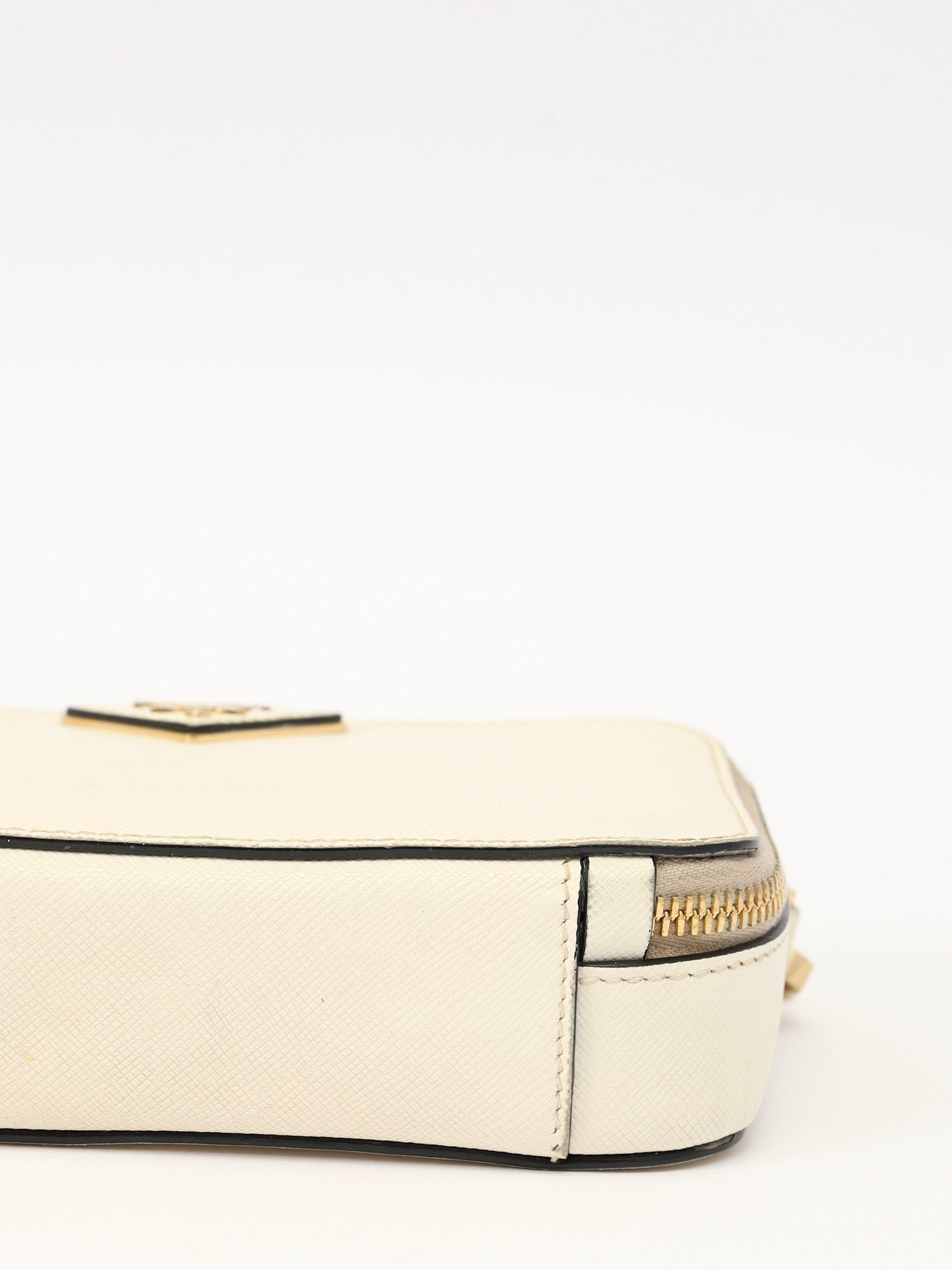 Купить сумку Prada Leather Bag (Прада) на ресейл платформе THE