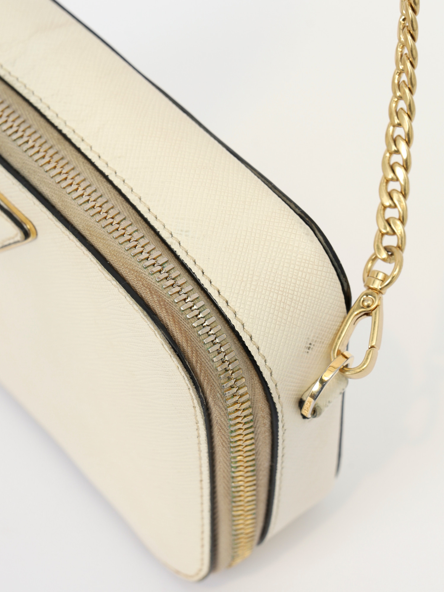Купить сумку Prada Leather Bag (Прада) на ресейл платформе THE