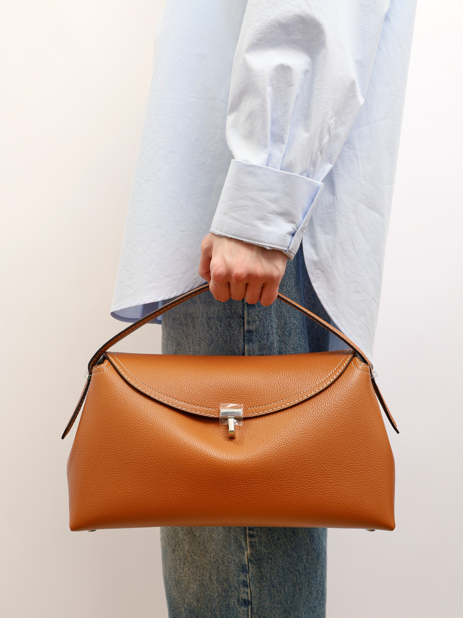 Сумки Toteme T-Lock изображение #2