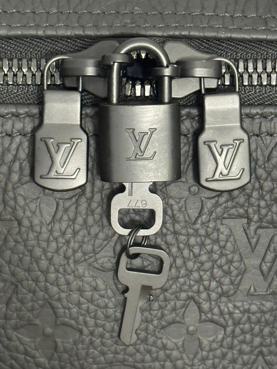 Louis Vuitton Keepall 11