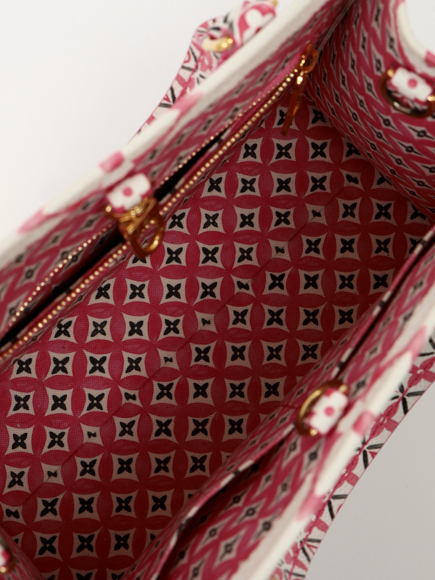 Сумки Louis Vuitton OnTheGo изображение #12
