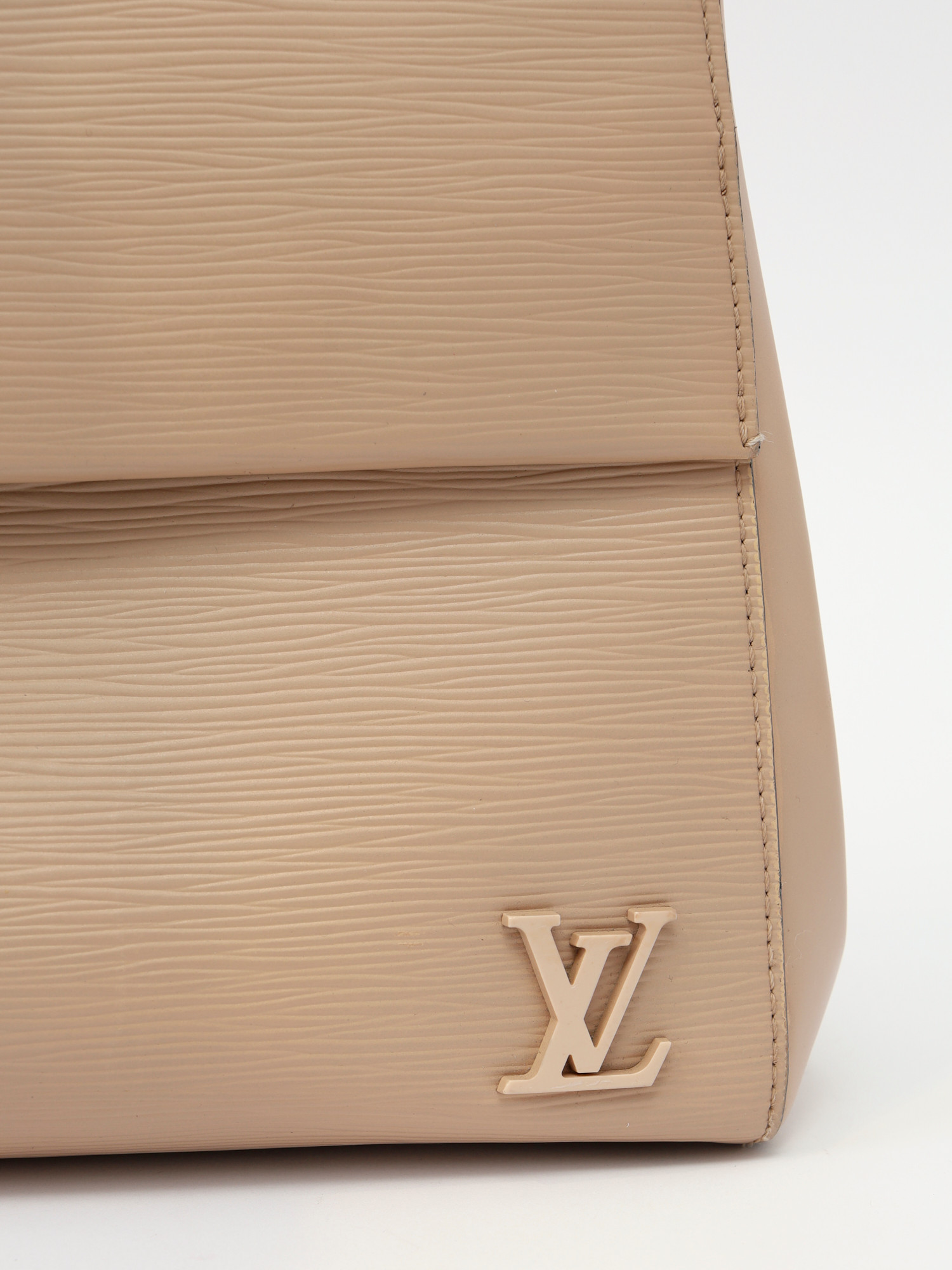 Сумки Louis Vuitton Cluny изображение #6
