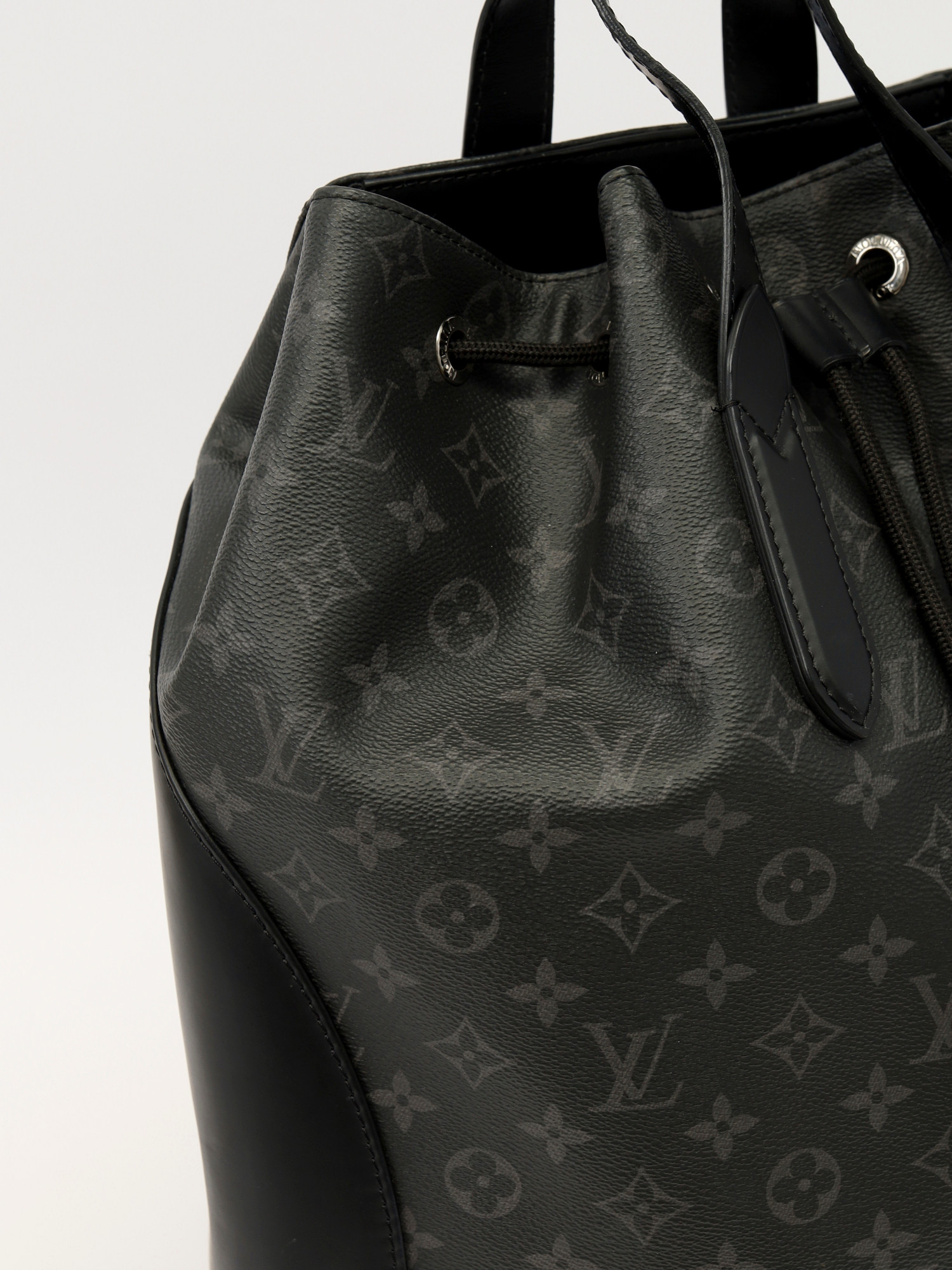 Louis Vuitton Explorer  5