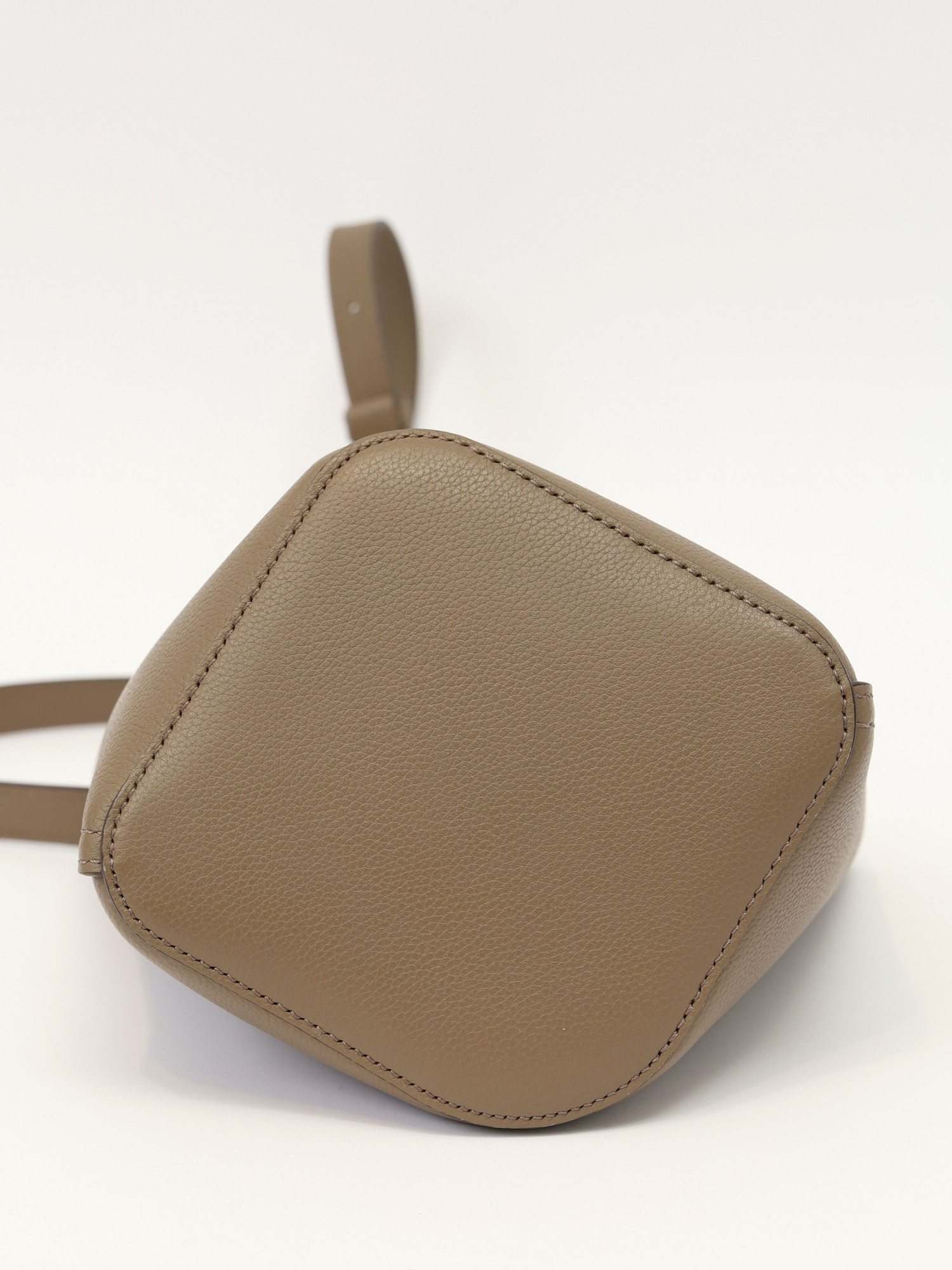 Сумки Loewe Pebble изображение #9