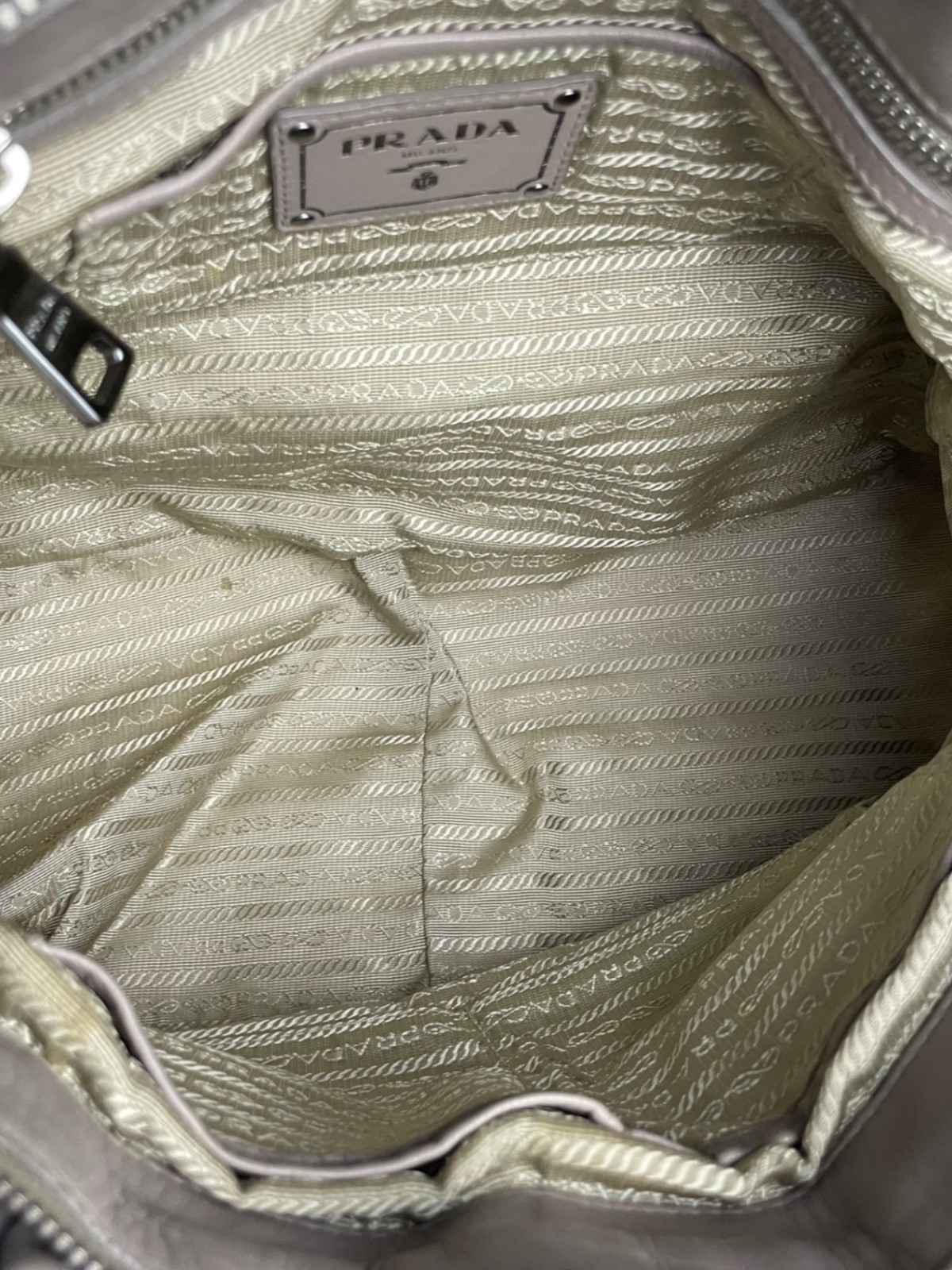 Сумки Prada Gaufre изображение #8