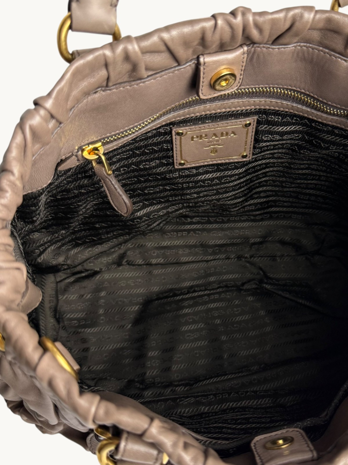 Сумки Prada Gaufre изображение #5