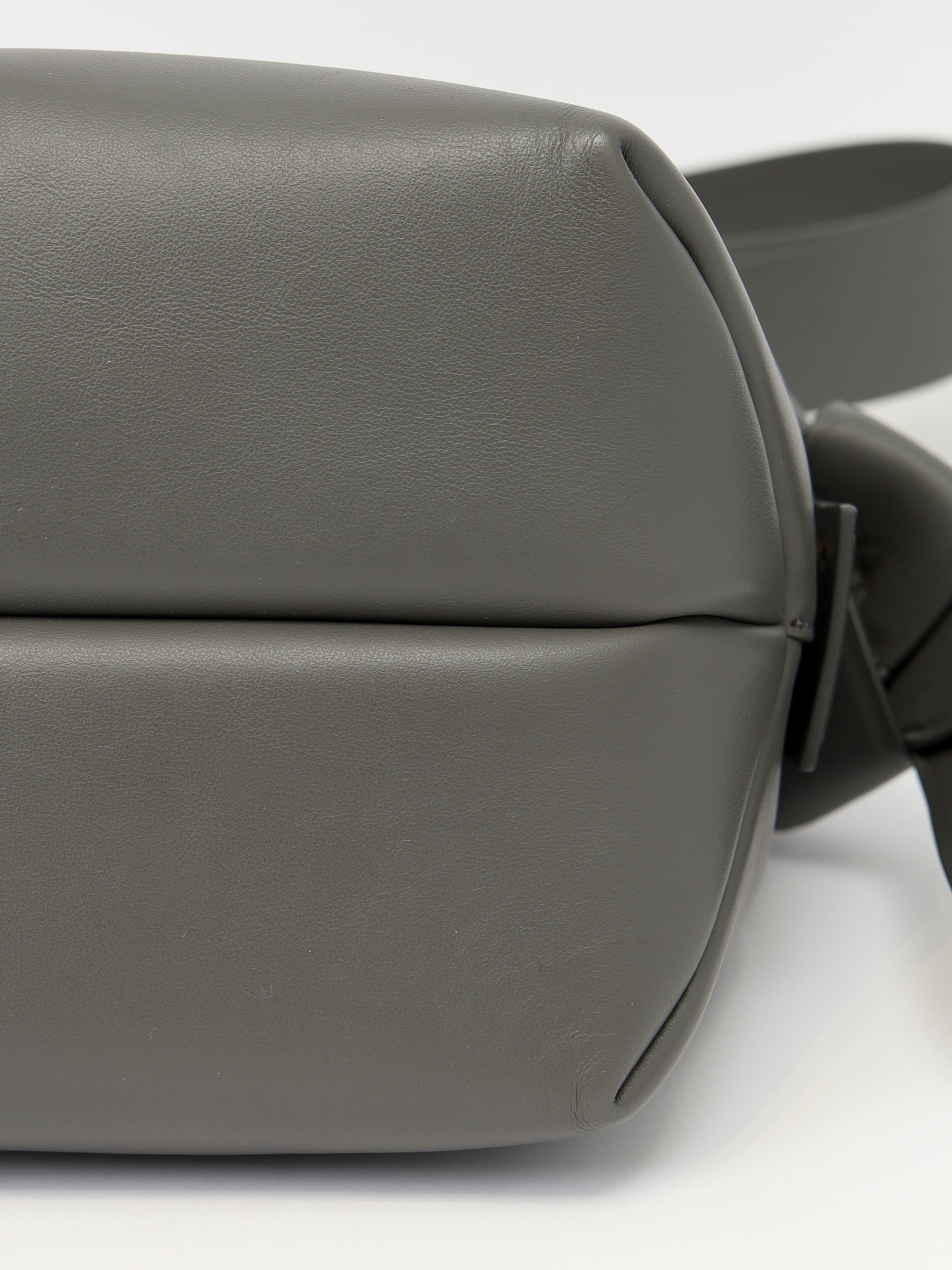 Сумки Acne Studios Musubi изображение #10