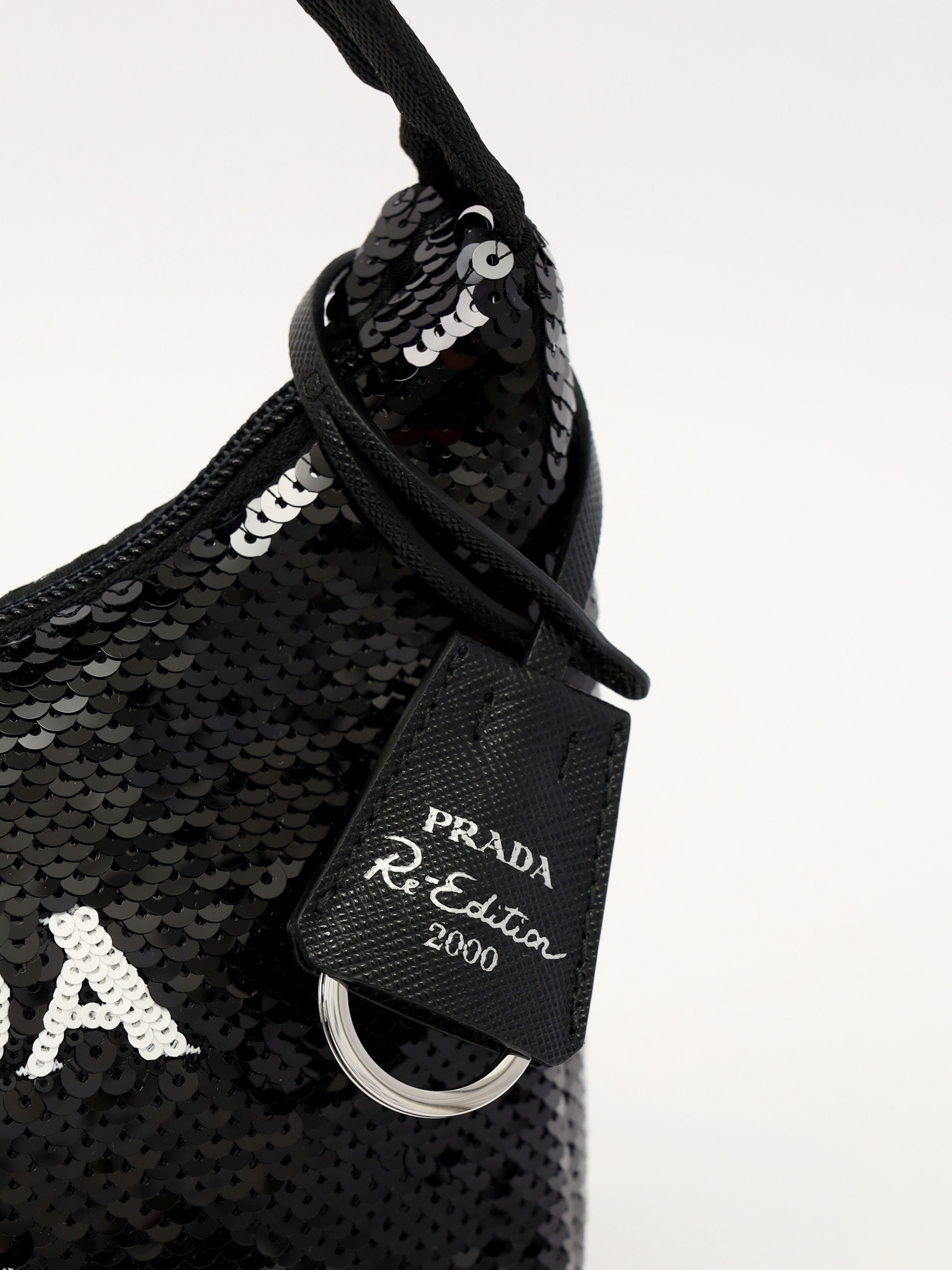 Сумки Prada Re-Edition изображение #6