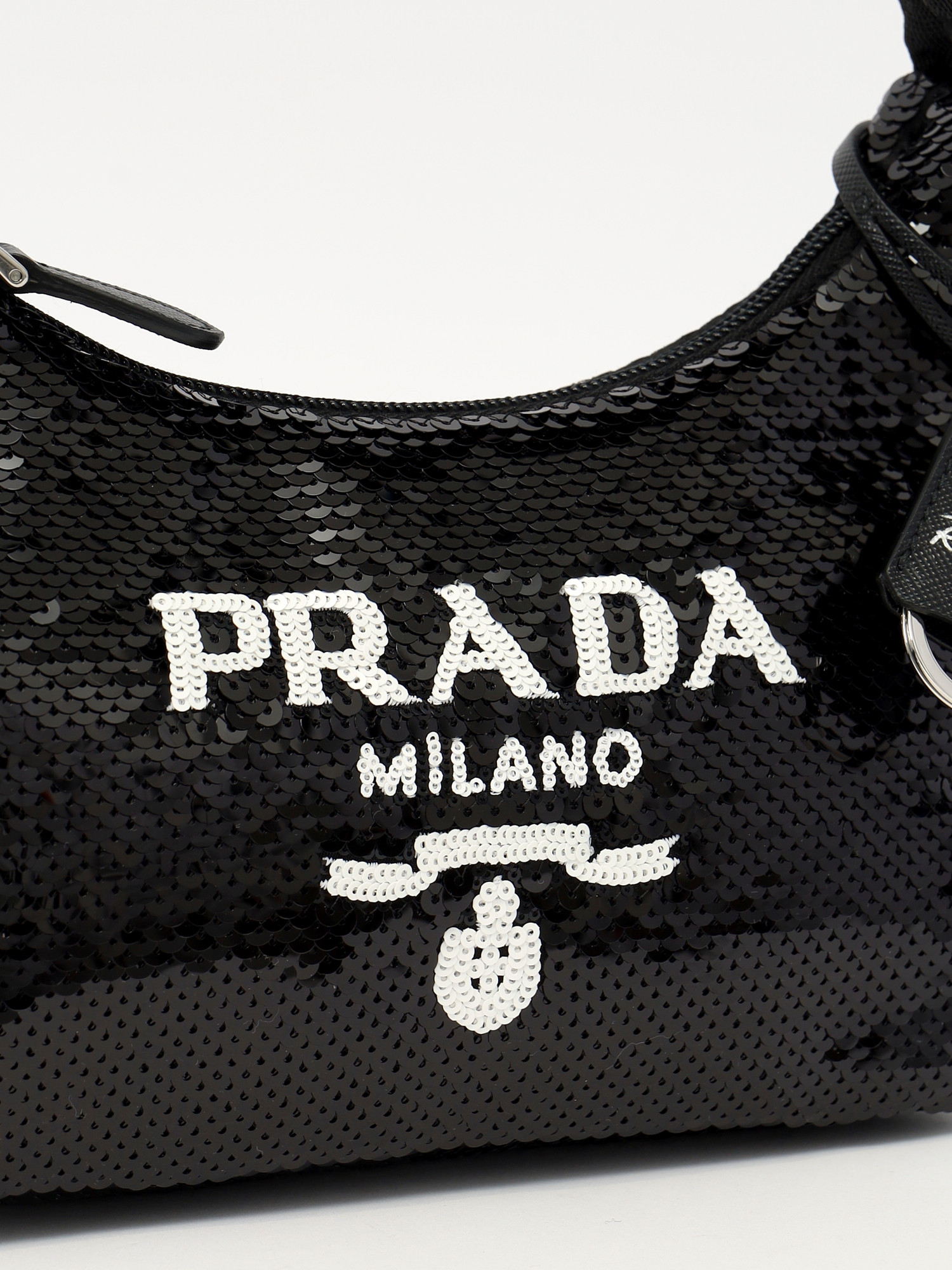 Сумки Prada Re-Edition изображение #5