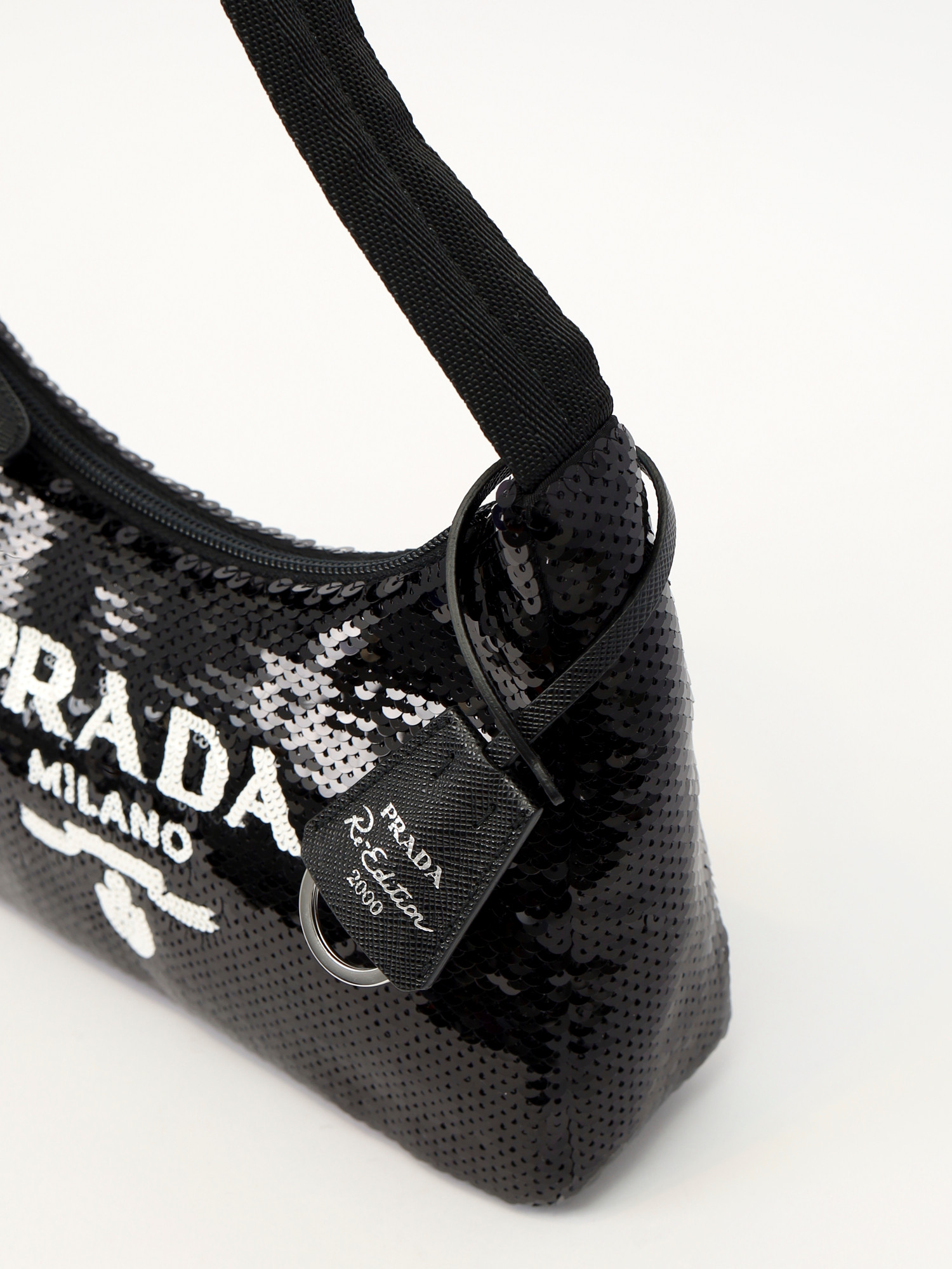 Сумки Prada Re-Edition изображение #8