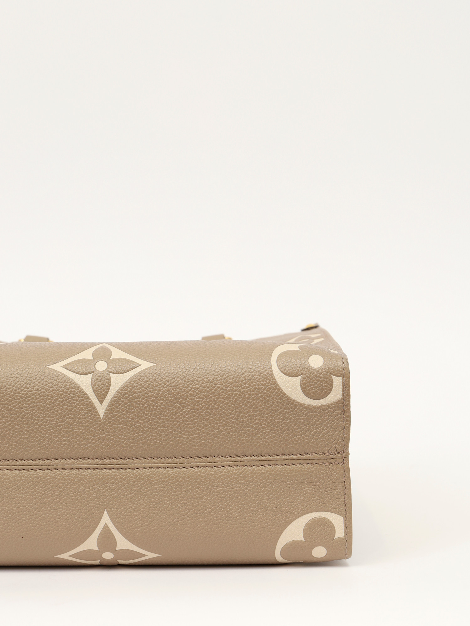 Сумки Louis Vuitton OnTheGo изображение #9