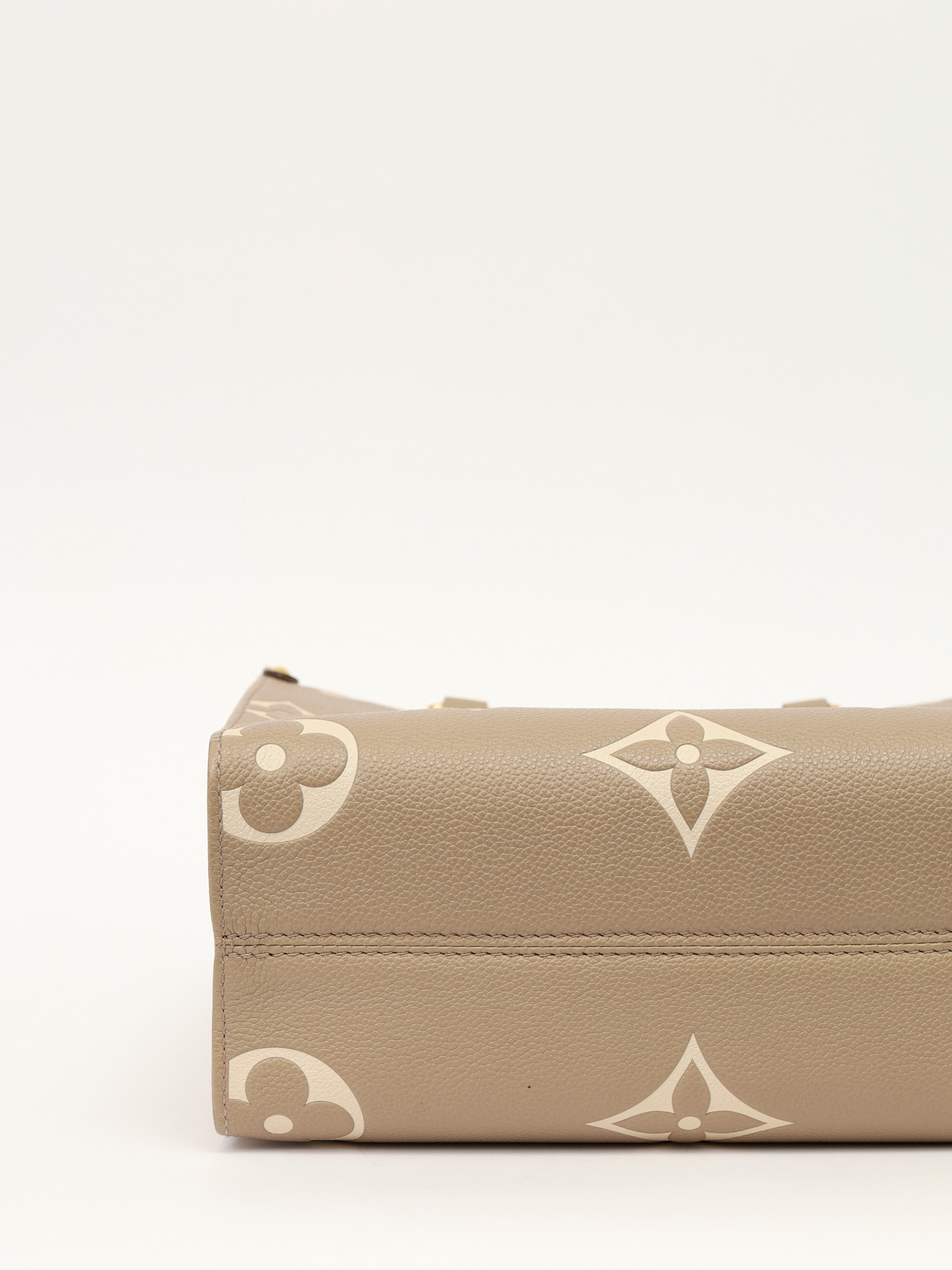 Сумки Louis Vuitton OnTheGo изображение #10