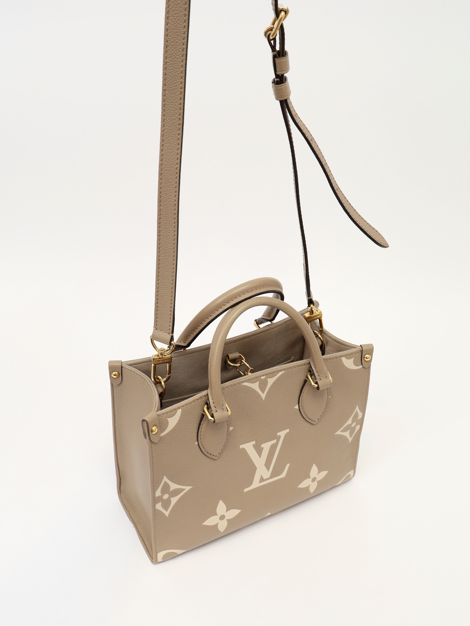 Сумки Louis Vuitton OnTheGo изображение #5