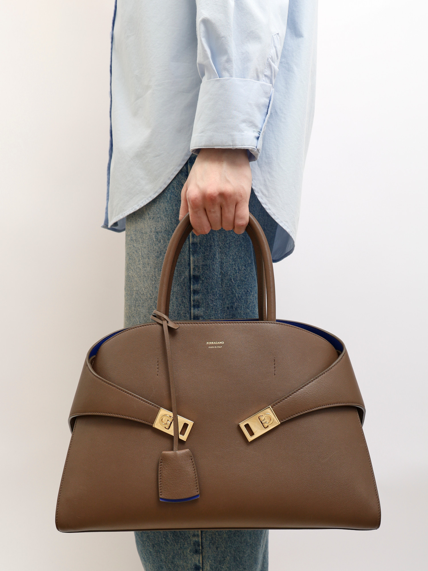 Сумки Salvatore Ferragamo Hug изображение #2