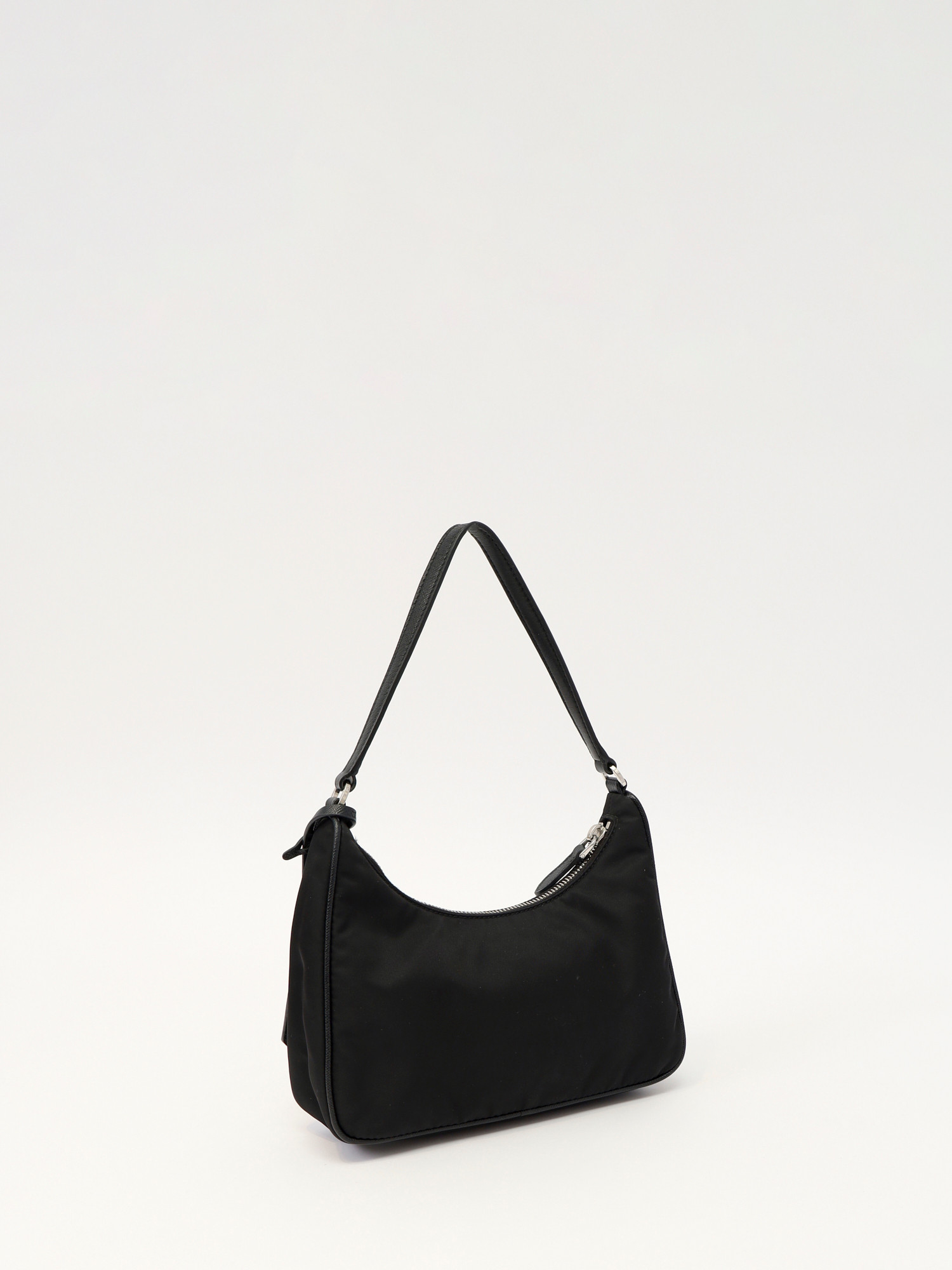 Сумки Prada Re-Edition 2005 изображение #4