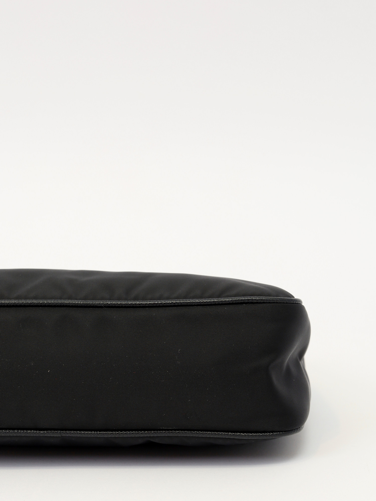 Сумки Prada Re-Edition 2005 изображение #10