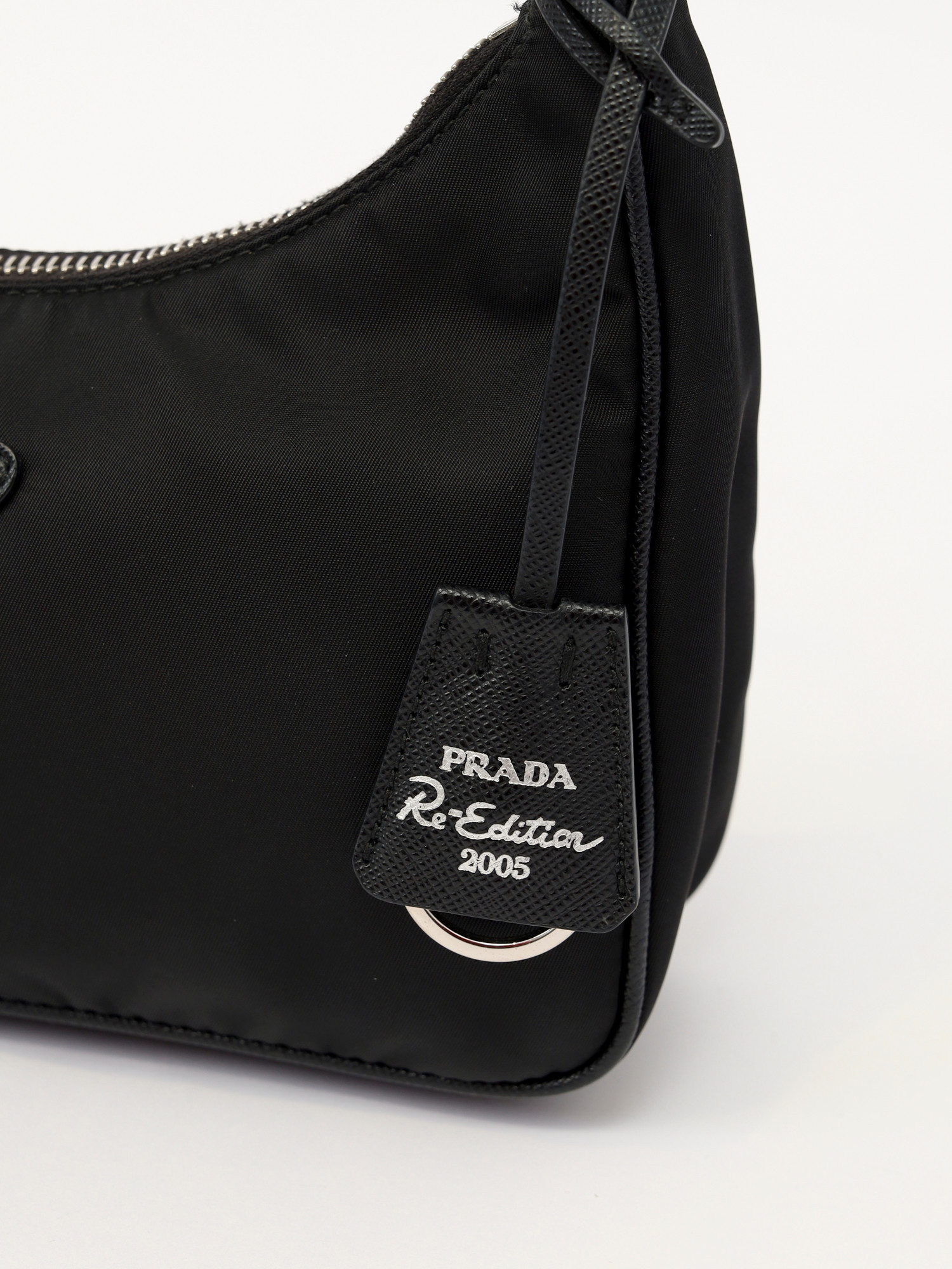 Сумки Prada Re-Edition 2005 изображение #6