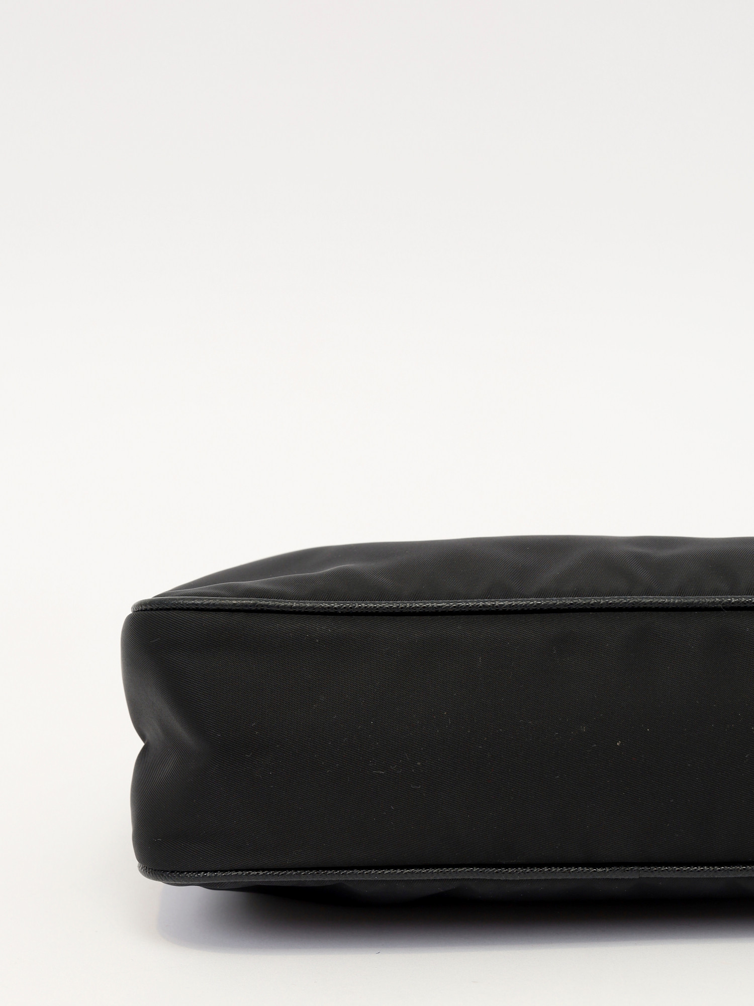 Сумки Prada Re-Edition 2005 изображение #9