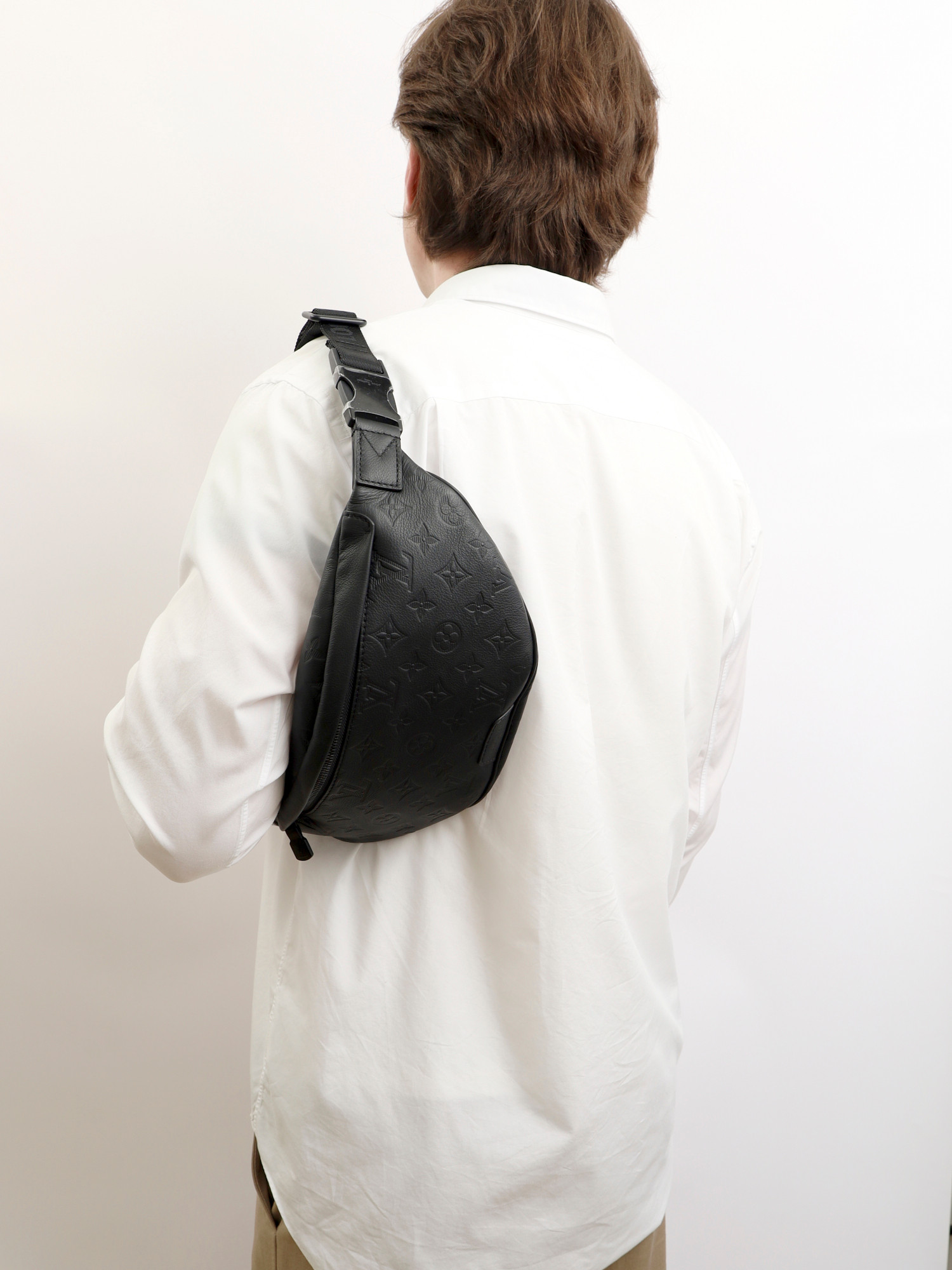 Louis Vuitton Discovery Bumbag  2